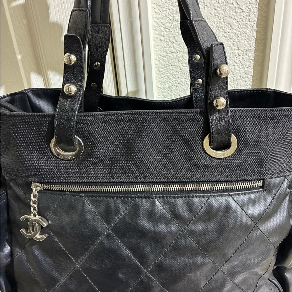 Black Quilted Tote Bag - Picture 4 of 7
